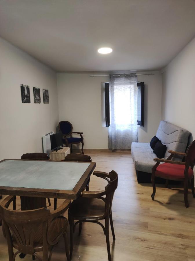 Apt 1 Acollidor Al Centre Historic De Vic Aptgarbi Екстер'єр фото