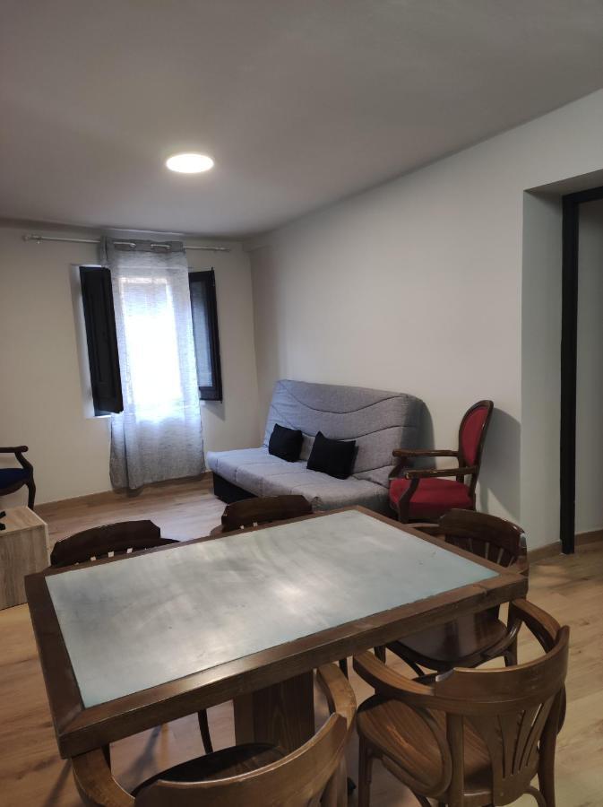 Apt 1 Acollidor Al Centre Historic De Vic Aptgarbi Екстер'єр фото
